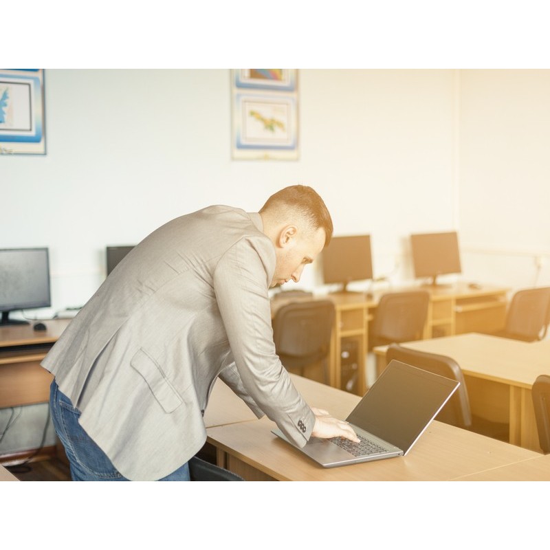 ANÁLISIS DE LOS FACTORES ERGONÓMICOS PARA LA EVALUACIÓN DEL RIESGO DEL PUESTO DE TRABAJO.