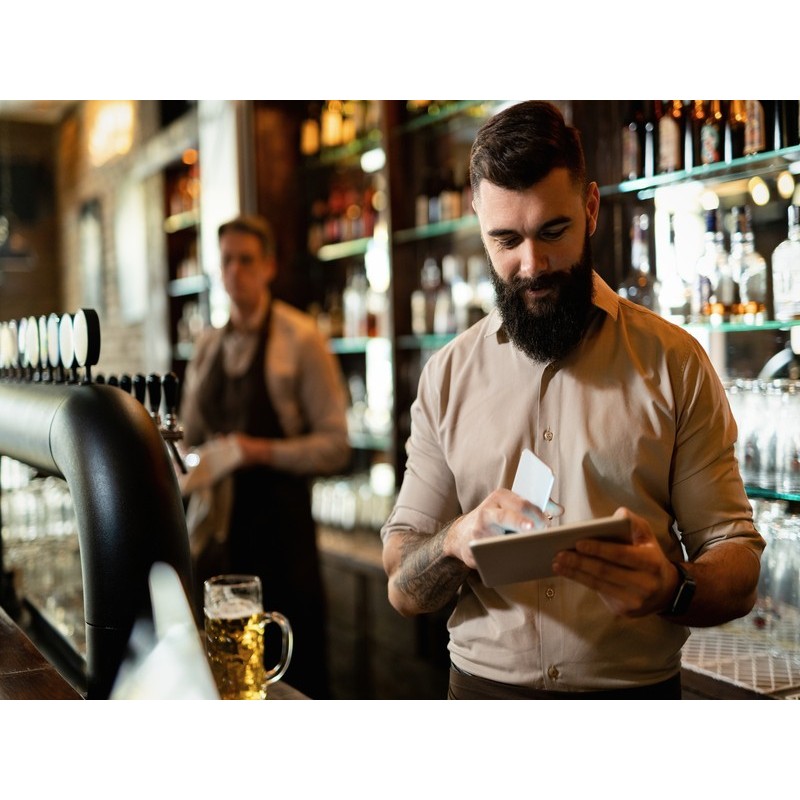 LOGÍSTICA EN BAR: APROVISIONAMIENTO Y ALMACENAJE DE ALIMENTOS Y BEBIDAS