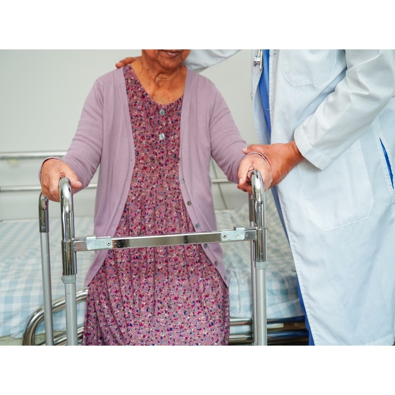 CUIDADOS AUXILIARES DE ENFERMERÍA EN GERIATRÍA