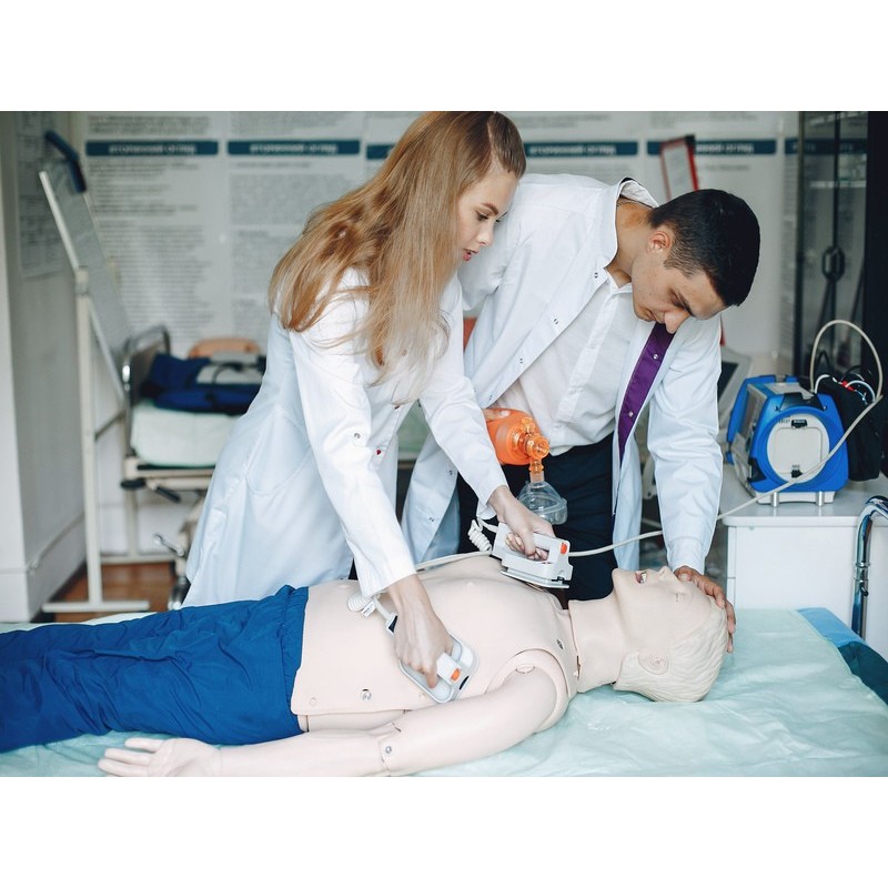 PRIMEROS AUXILIOS Y SOPORTE VITAL BÁSICO Y DESFIBRILADOR